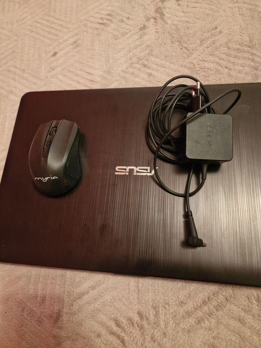 Vând laptop Asus