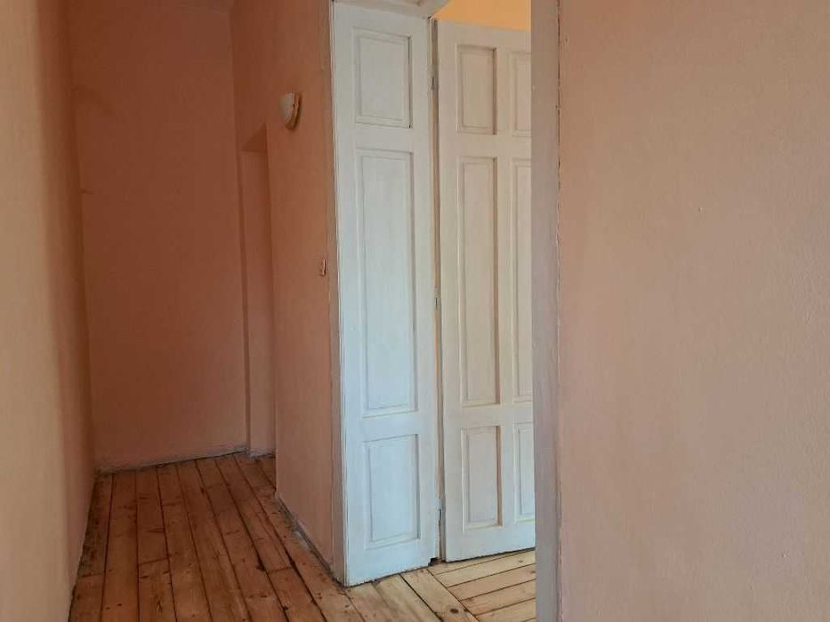 Дава се под наем Етаж от къща в София, Център - 55 кв.м за 357 € - Снимка #2