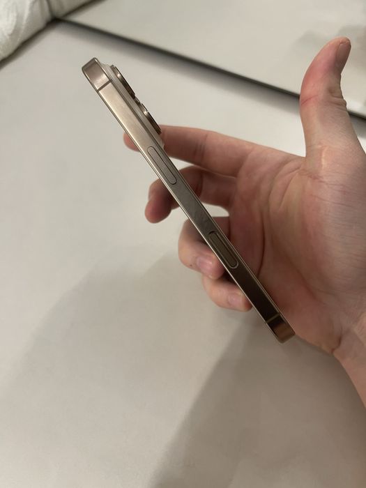 Б/У Iphone 16 pro