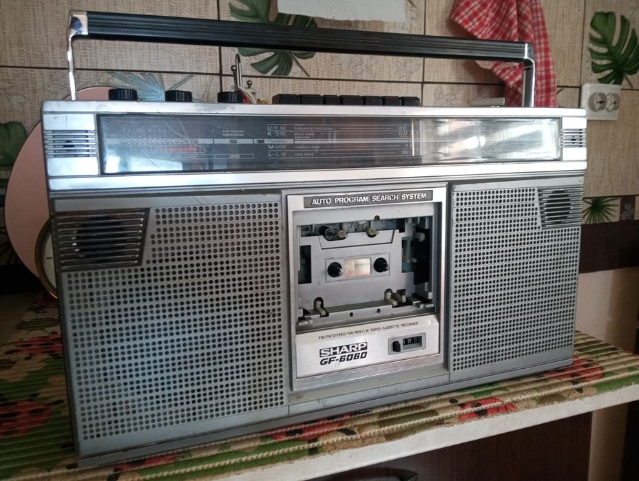 Radiocasetofon sharp gf 6060
