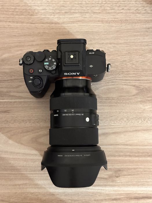 Sony a7/4 с объективом