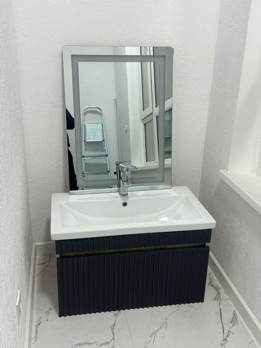 Раковина с зеркалом