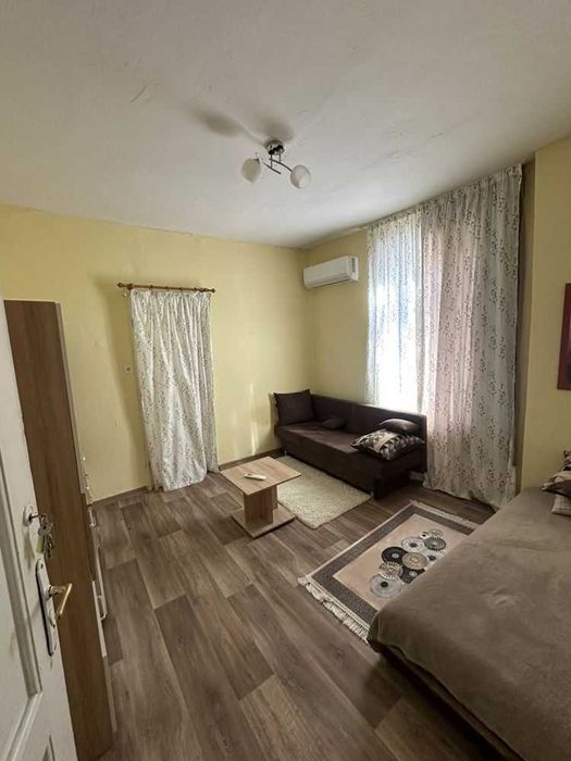 Дава се под наем Етаж от къща в Пловдив, Център - 90 кв.м за 498.27 € - Снимка #2