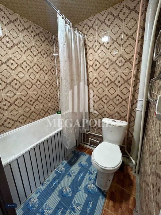 BUXORO,GULIVERDA ARZON NARXDA 1 xonali kvartira sotiladi.№979