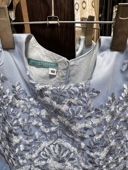 Срочно ! Продам платье на девочку 4-5 лет