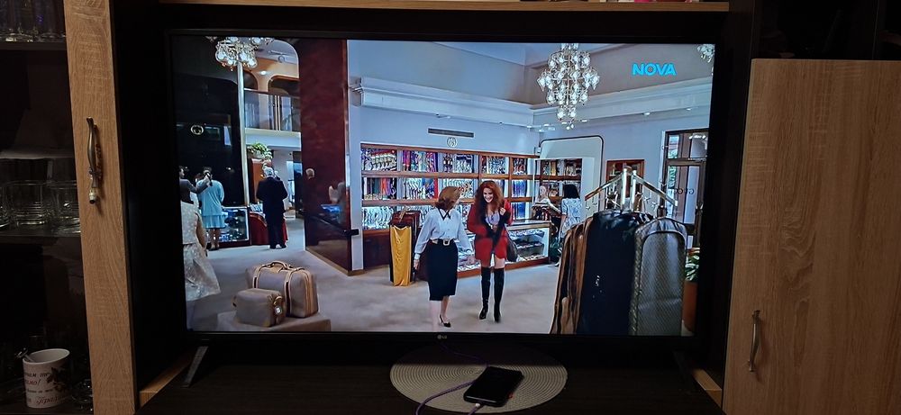 Телевизор LG 49инча
