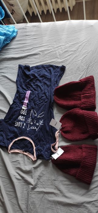 Căciuli femei si tricou