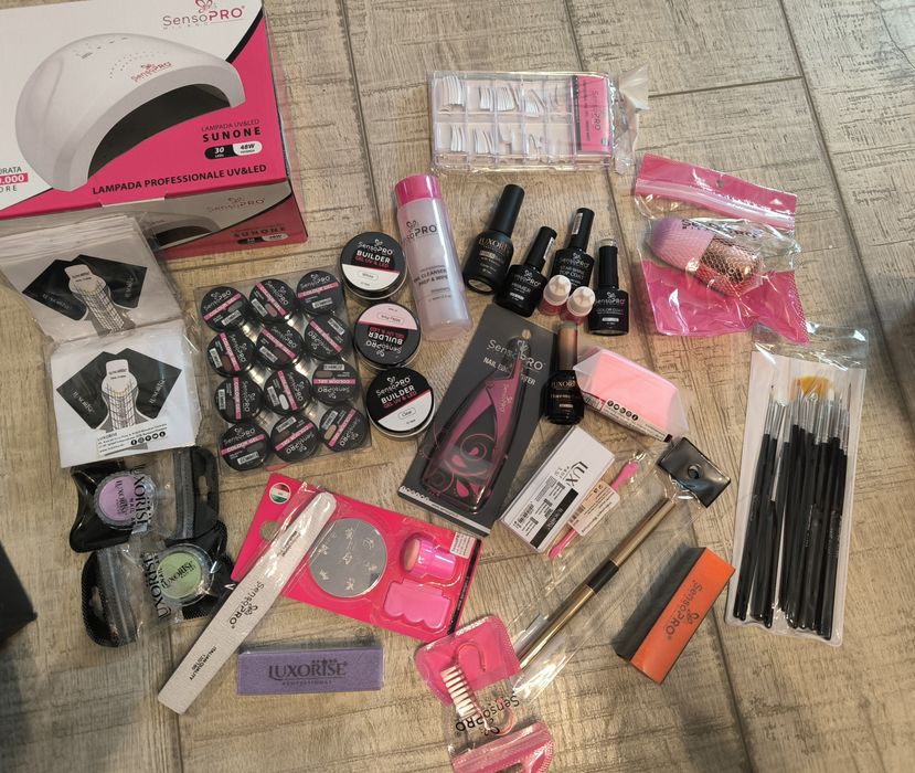 Vând kit unghii  nou