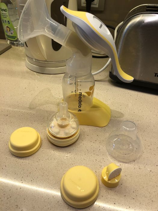 Medela/ Механична помпа за кърма