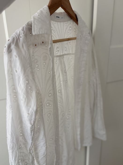 Бяла дамска риза с рязана дантела