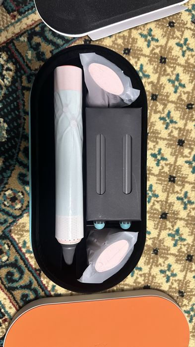 Продам новый Dyson hs05 made in UK