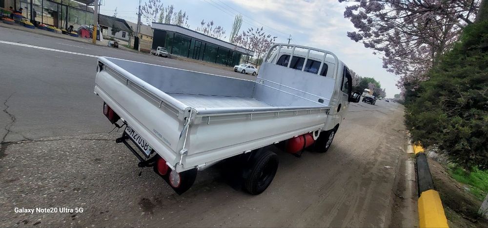 Кия бонго 2014 йил. 
Матор 133талик турбина. 
Прабек 170 000 юрган. 
М