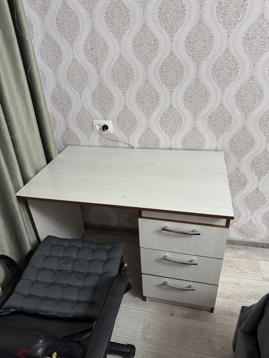 Письменный стол