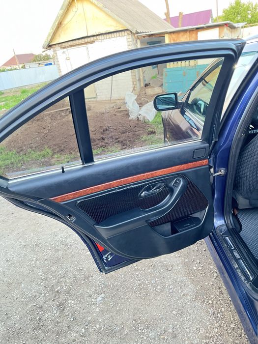 Продам БМВ е39  об 2.5