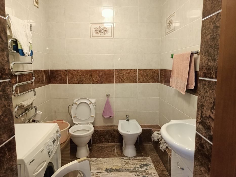 Коттедж 8 мкр ( 17 школа) трехуровневый 358 КВ .метров – další