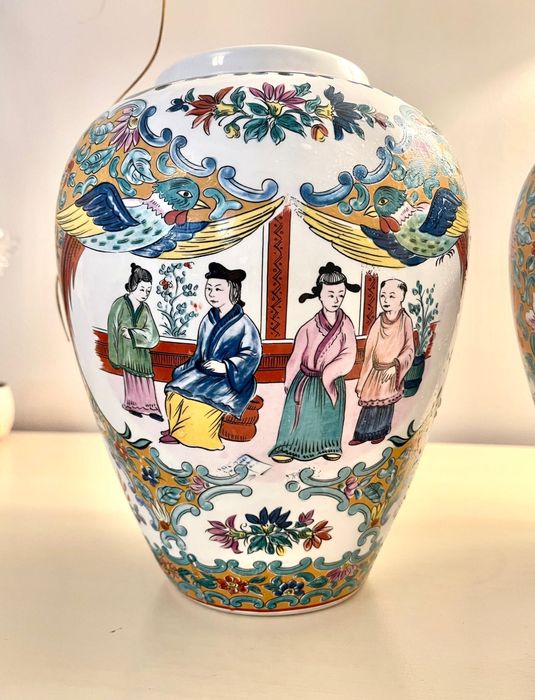 Set 2 vaze identice din porțelan chinezesc, pictate manual, 26 cm
