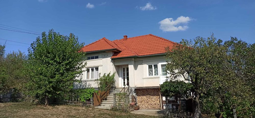 Casă de vânzare cu teren 35 ari în satul Prislop, comuna Boiu Mare, Maramureș