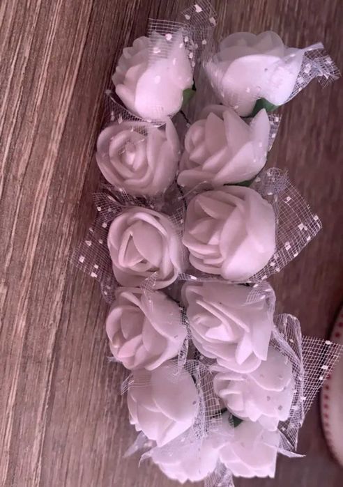 Мечета от рози, и изкустеви рози.