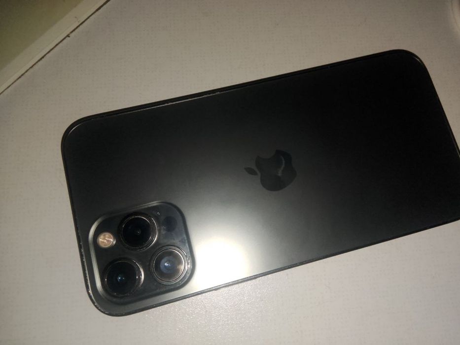 Продам Айфон 12про мах