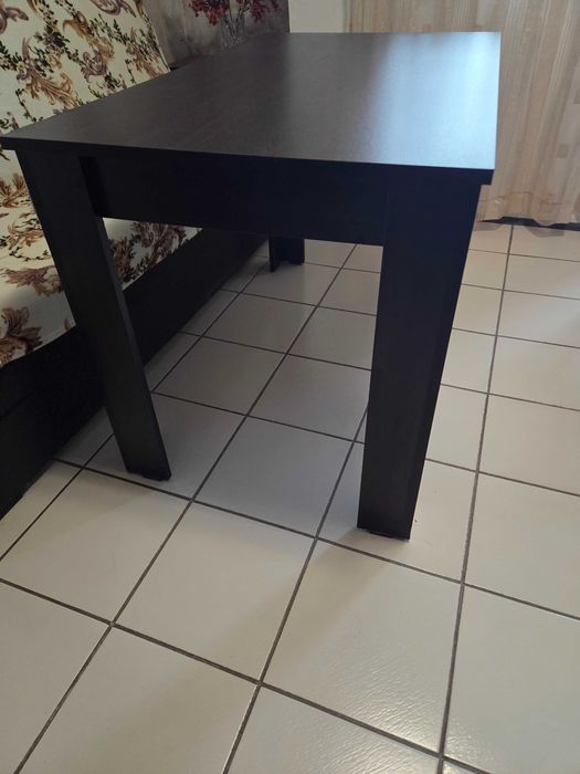 Продавам диван разтегателен и маса