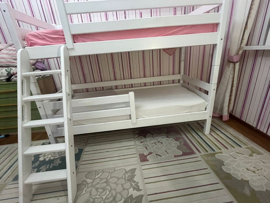 Продам двухярусную кровать