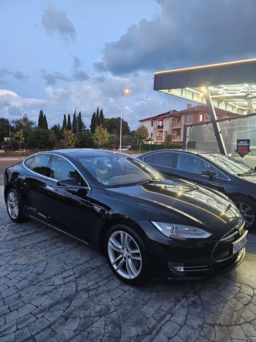 Tesla Model S 85D