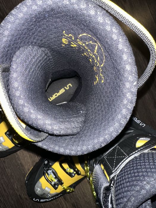 Vând clăpari tură La Sportiva