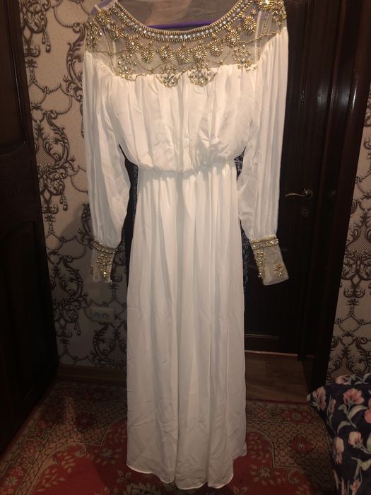 Продам платье белое