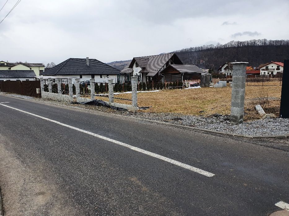 De vanzare teren zona turistica langa turnul Belvedere. Negociabil.