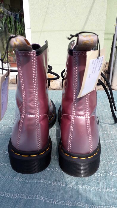 Ghete/Bocanci noi Dr Martens 1460 Vegan Pink Goldmix marimea 37