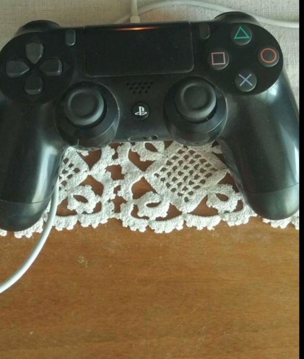 Playstation4 Slim 500 Gb. + Orginalen Djoistik+ igra na disk