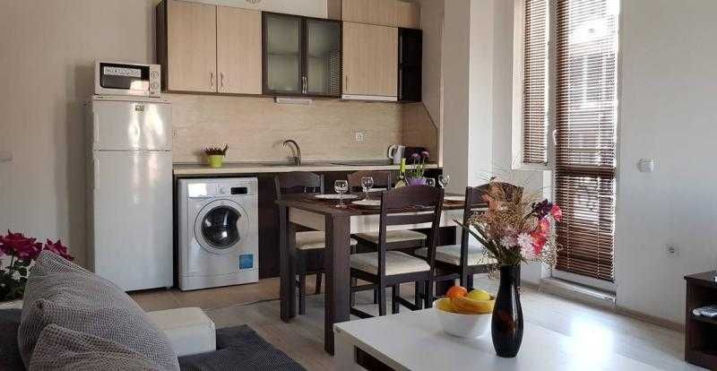 Дава се под наем Тристаен апартамент в Бургас, Лазур - 90 кв.м за 612 € - Снимка #2