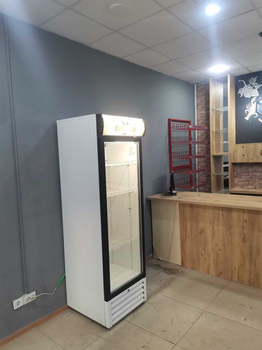 Холодильник под напитки.