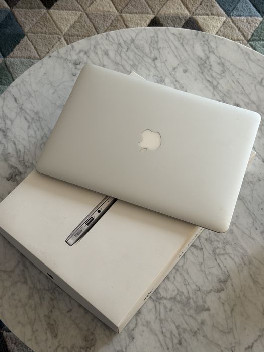 Macbook Air 13” 2017 i5 1.8GHz 8GB Ram, SSD 128GB