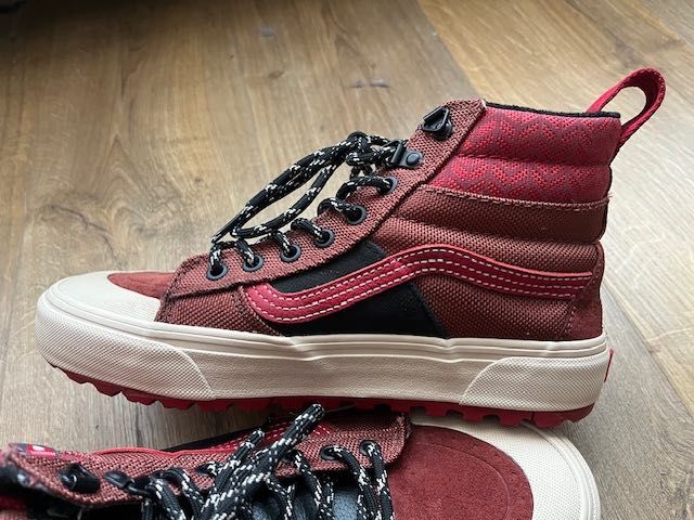 Продавам обувки VANS SK8-HI MTE-2 - 40.5 номер