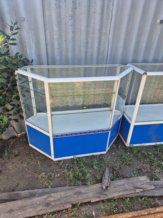 Продам холодильник и стеллажи