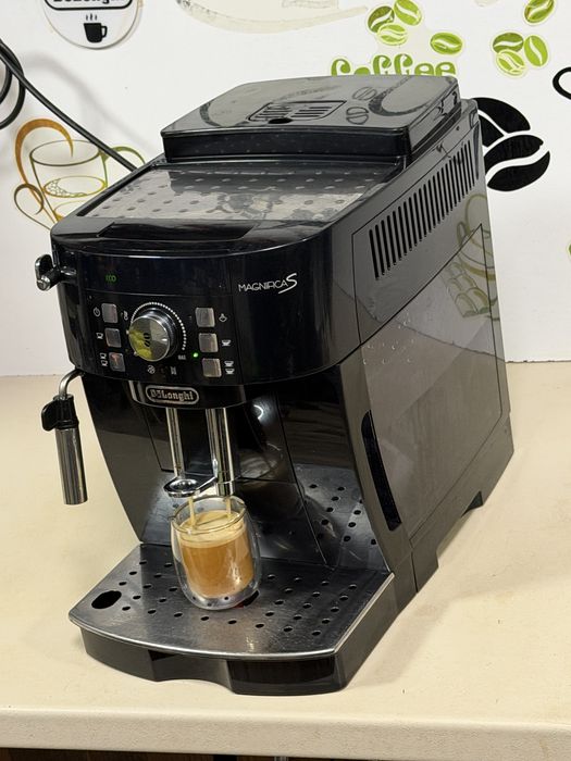 Кафемашина кафе автомат delonghi magnifica S с гаранция
