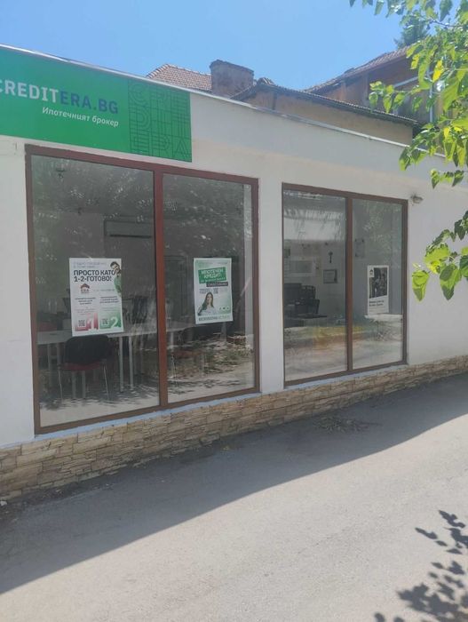 Дава се под наем Магазин в Ловеч, Център - 80 кв.м за 561 € - Снимка #1