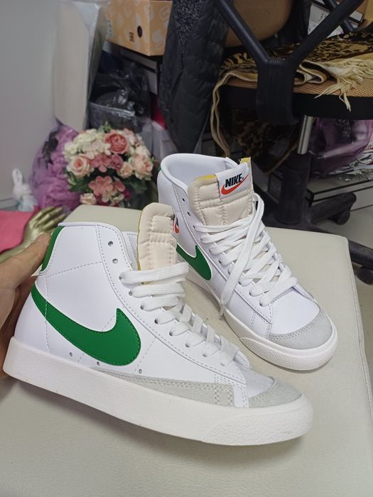 Кроссовки Nike белые и черные