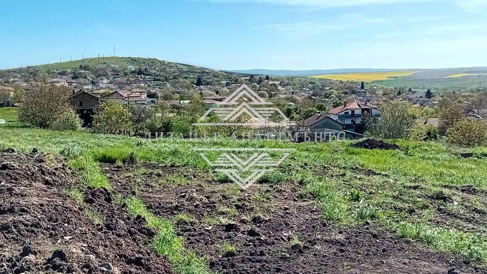 Парцел в Бургас, област-с.Черни връх площ 799 цена 33000