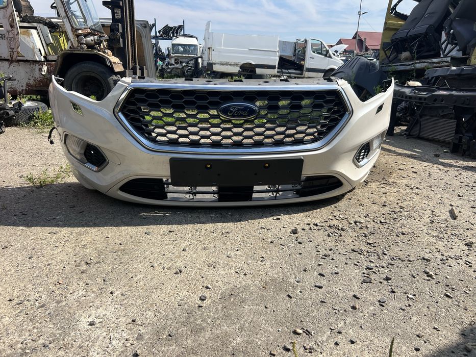 Bara fata ford kuga 2018