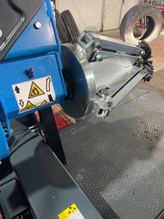 Vand aparat dejantat camioane cel mai mare de pe piata