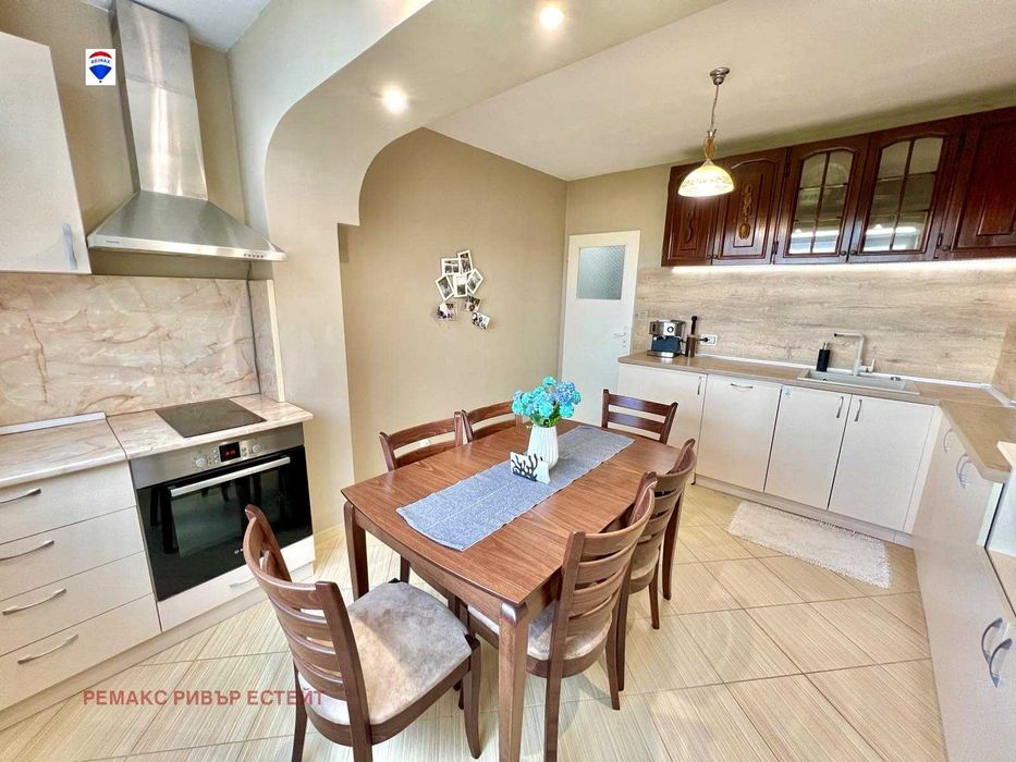 Продава се Тристаен апартамент в Русе, Дружба 3 - 82 кв.м за 1214 €/кв.м - Снимка #1