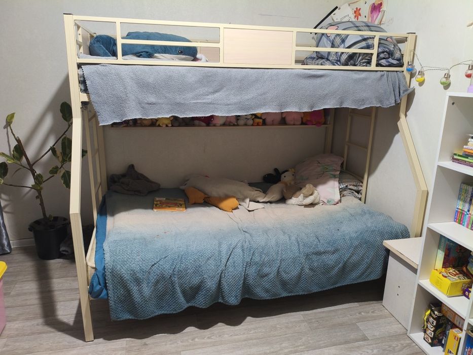 Двухъярусная кровать