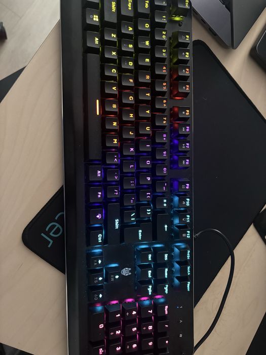 Tastatura mecanica moduri de iluminare rgb
