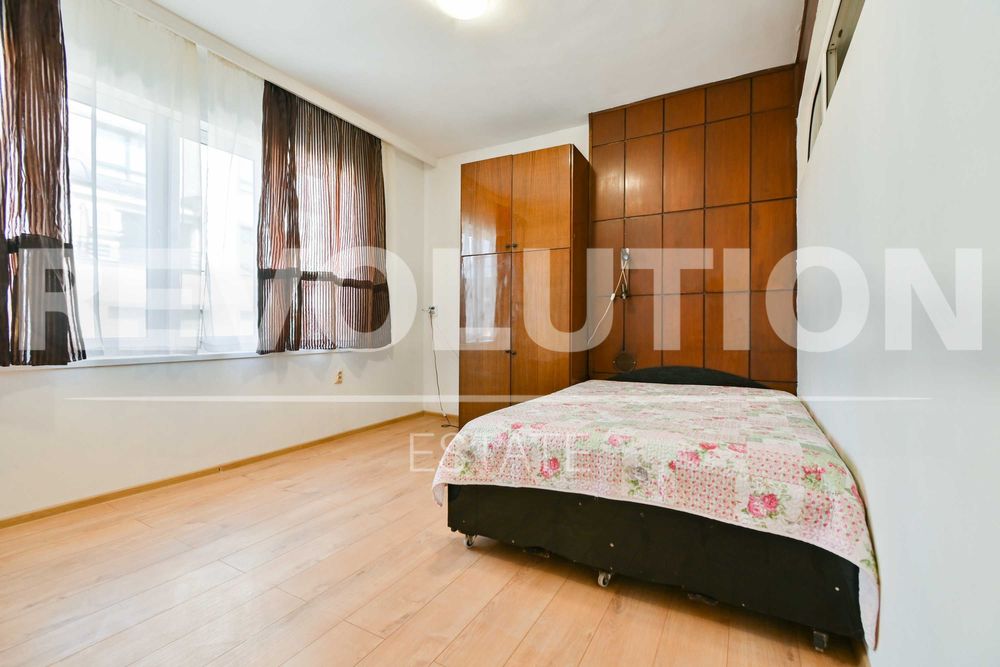 Дава се под наем Тристаен апартамент в София, Център - 110 кв.м за 739 € - Снимка #2