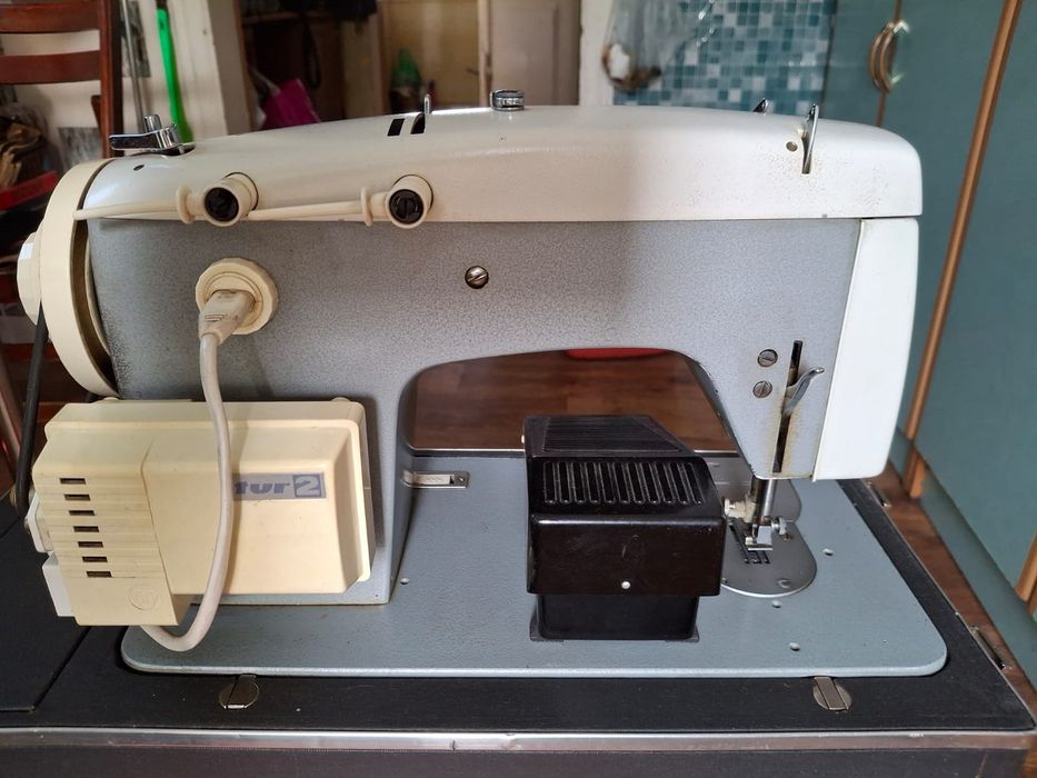 Продам швейную машину.