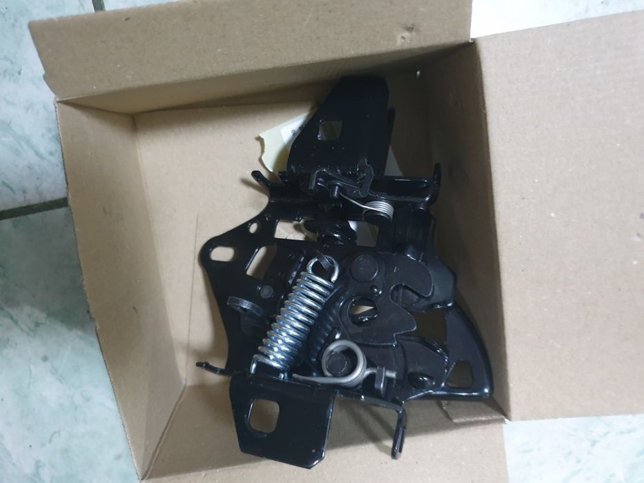 Broasca capota VW Passat B5 OE