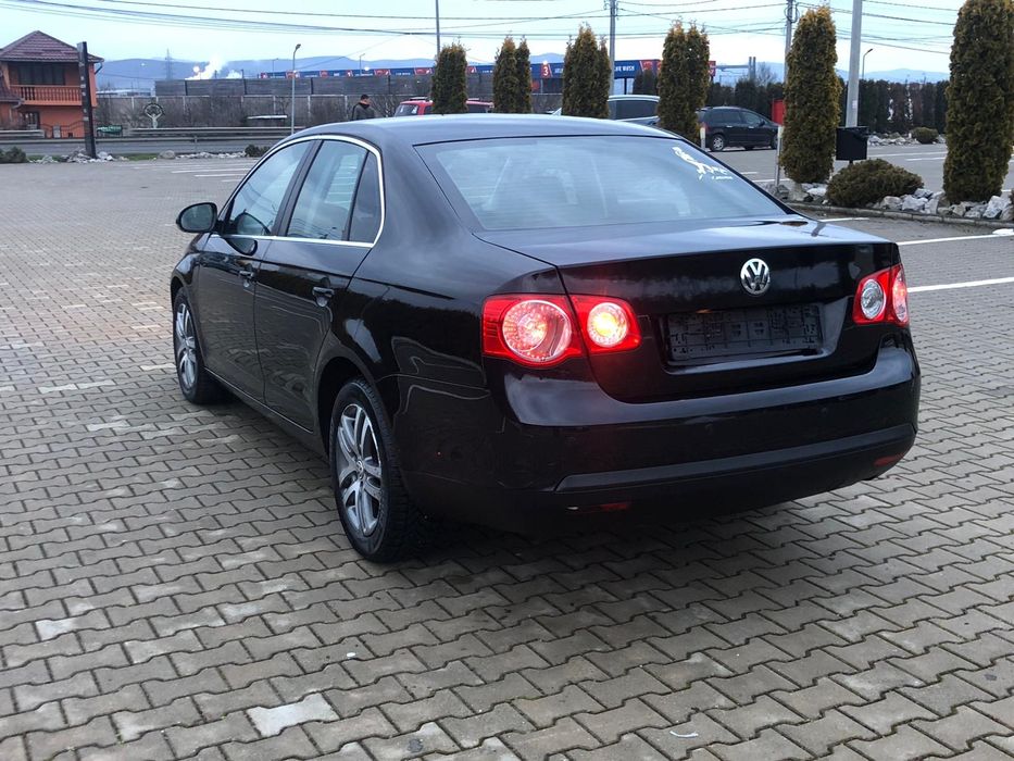 VOLKSWAGEN Jetta 2010 — imagine 4