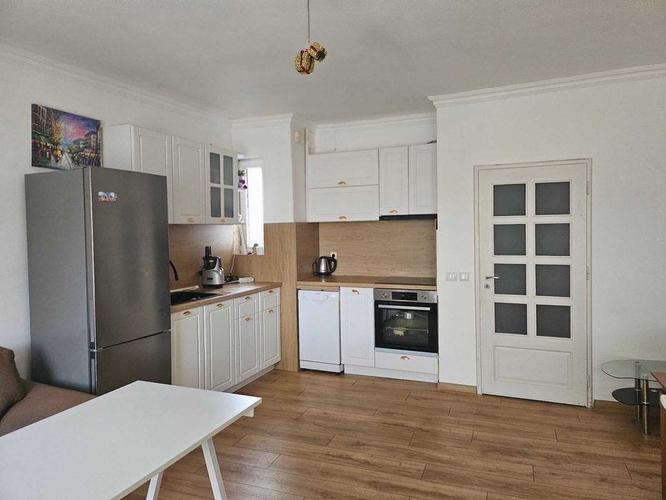 Продава се Двустаен апартамент в Варна, Бриз - 86 кв.м за 2082 €/кв.м - Снимка #3